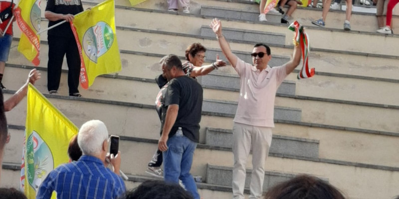 Benestare incorona Mantegna a sindaco (Video)