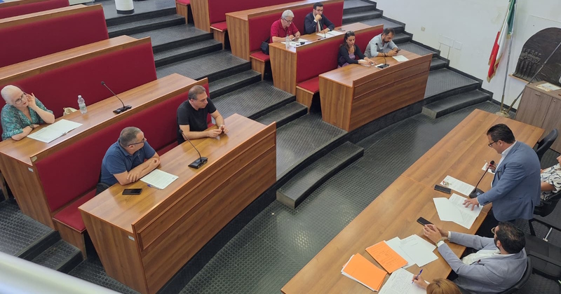 Bovalino aderisce alla rottamazione quinquies: dubbi sui conti e tensione in aula