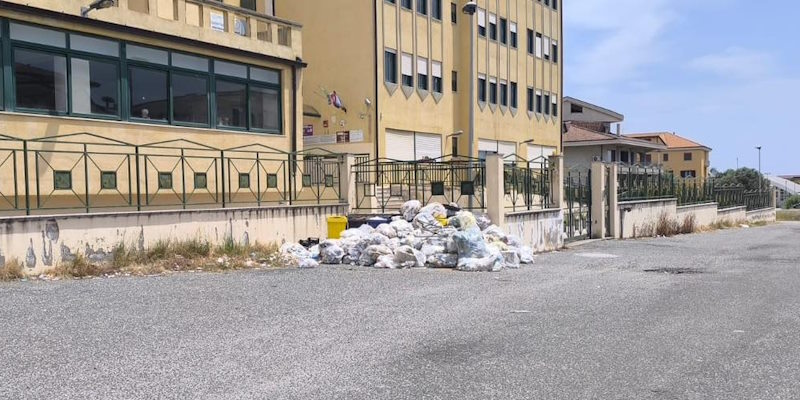 SiAmo Bovalino. Davanti al "La Cava", "la lezione più dura: quella dell’incuria"