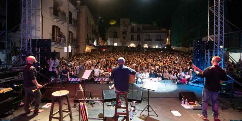 https://www.radiovenere.net:443/UserFiles/Articoli/1ARTICOLI-NUOVA/CAULONIA/tarantella-festival