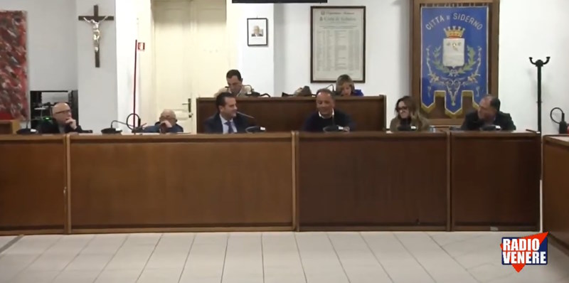 Scricchiolii in seno all&#39;assemblea dei Sindaci. Si dimette Cagliuso