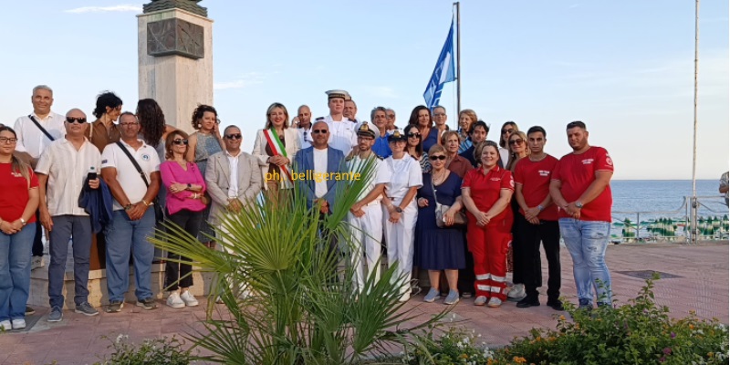 Siderno, sul lungomare è stata issata la Bandiera Blu 2026. Pellegrino: "Il vessillo di quest'anno ha un sapore diverso"