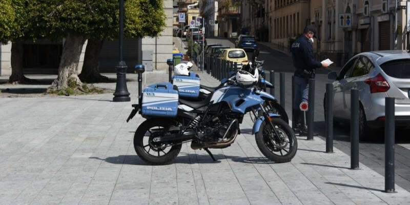 Siderno, arrestato 43enne. Tenta di sottrarsi ai controlli della Polizia di Stato