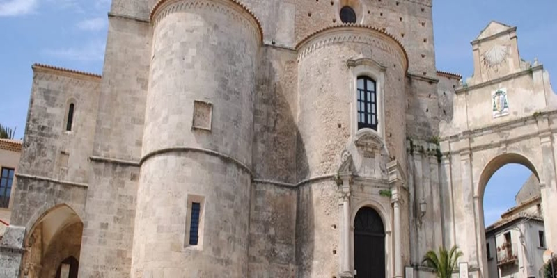 Sacerdote della Diocesi di Locri-Gerace accusato di maltrattamenti, la Procura: Nessuna misura cautelare
