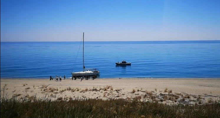 Sbarco di migranti ad Africo sul posto le forze di Polizia