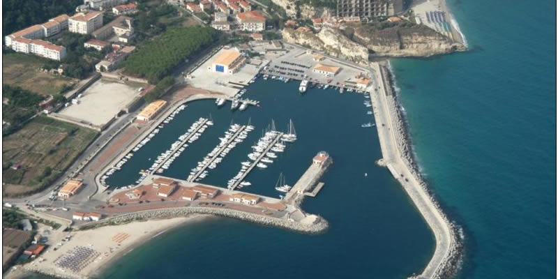 https://www.radiovenere.net:443/UserFiles/Articoli/1ARTICOLI-NUOVA/BOVALINO/porto_tropea-795x448