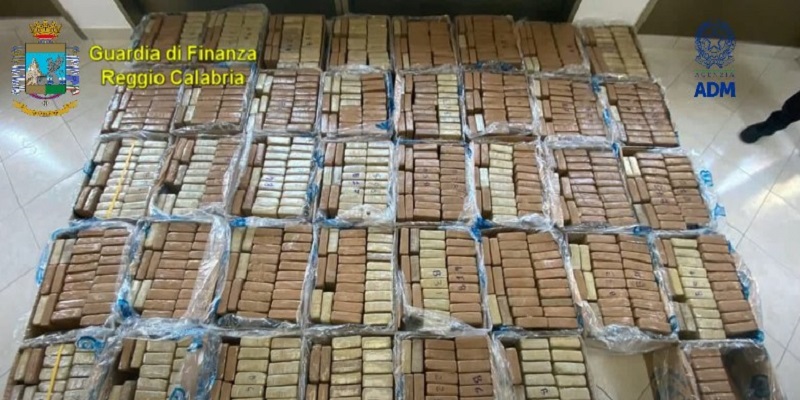 Gioia Tauro: cocaina in mezzo alle banane, maxi sequestro di 1.126 kg di cocaina purissima