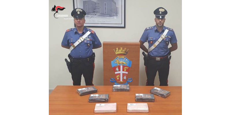 https://www.radiovenere.net:443/UserFiles/Articoli/1ARTICOLI-NUOVA/LOCRI/carabinieri-locri-cocaina