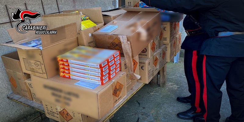 Locri; Carabinieri sequestrano oltre 120 kg di fuochi d'artificio illegali