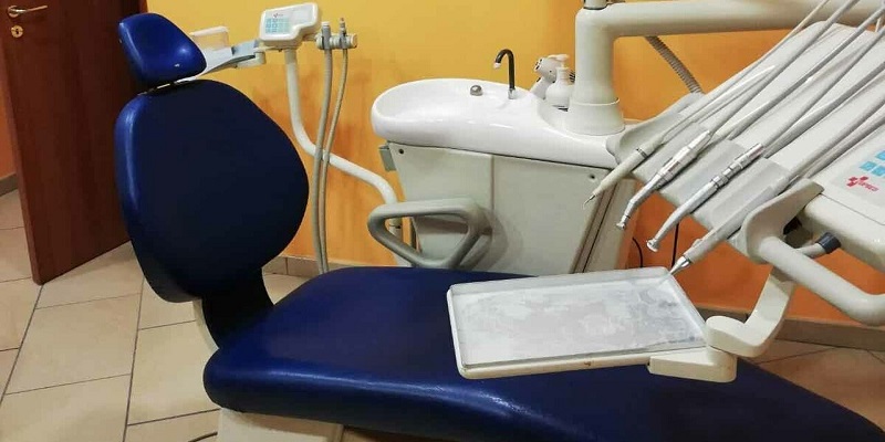 Carabinieri NAS sequestrano studio Dentistico abusivo sulla costa Ionica