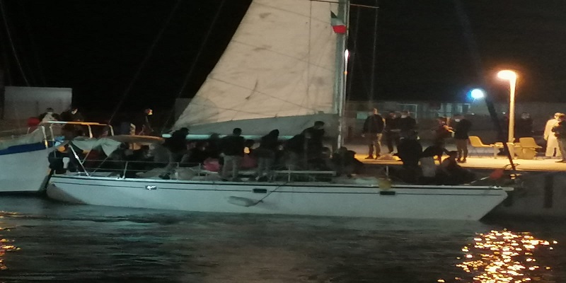 Roccella:nuovo sbarco di migranti nella notte