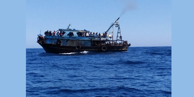 Peschereccio carico di migranti fermato a capo dell'armi