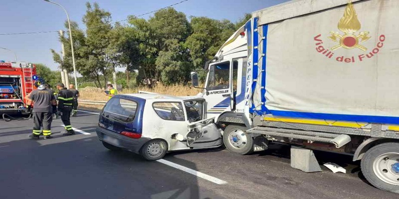 Camini: incidente mortale sulla ss106 a perdere la vita un uomo di 70 anni