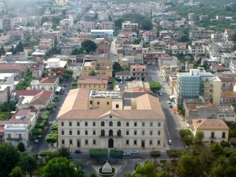 Locrinasce esprime piena solidarietà alla Capogruppo di “Tutti per Locri”, Domenica Bumbaca