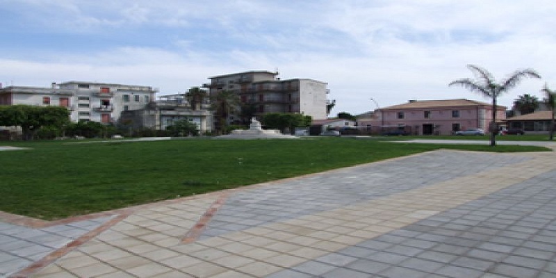 Bovalino contro la pena di morte. Piazza Marino illuminata col tricolore