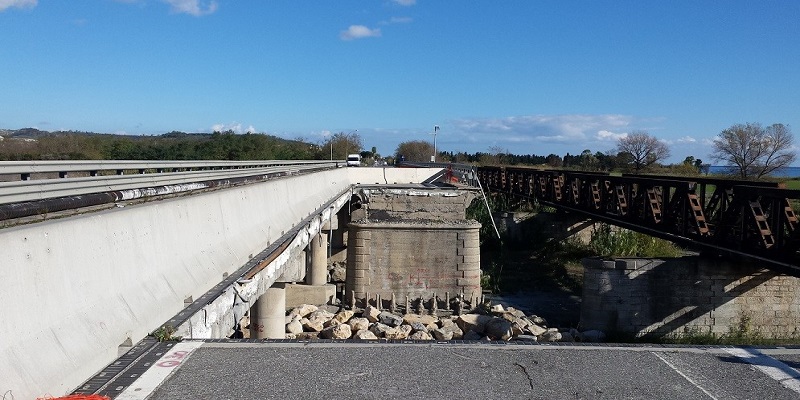 Caulonia: Crollo ponte sull'Allaro, i lavori di ripristino partiranno il 15 Giugno