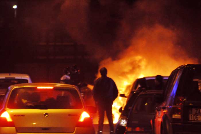 Bovalino,incendio distrugge un deposito di gomme.