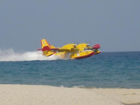 Calabria,ancora incendi,canadair in azione in tutta la regione