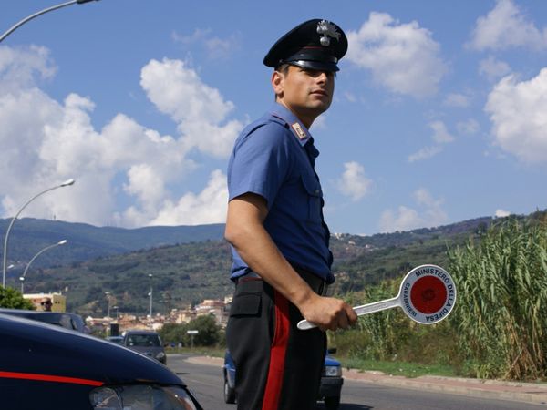 Bianco,ritrovato sulla ss 106, un ordigno rudimentale,in corso le indagini dei Carabinieri.