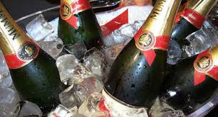 Vibo Valentia - Condannate tre persone per il furto di bottiglie di champagne.
