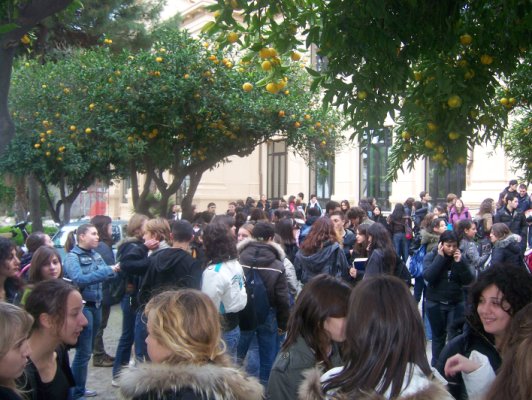 Ultim'ora - A Locri gli studenti occupano il Liceo Classico.