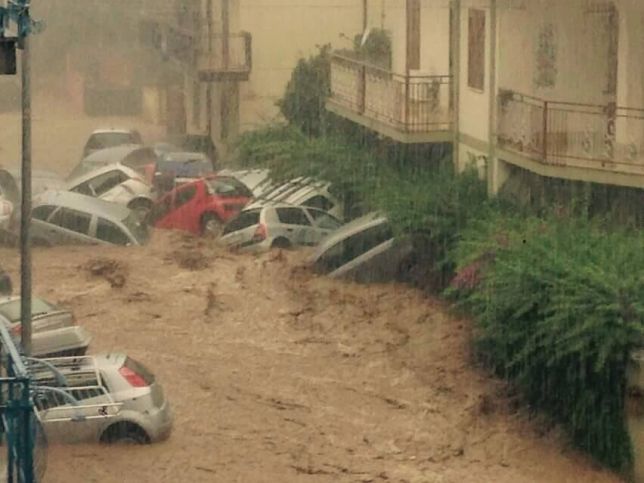 Corigliano e Rossano sommerse dal fango. Si temono morti e feriti