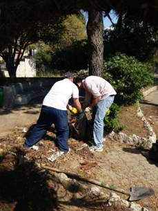 Bovalino: "Ripuli...Amo Bovalino", cittadini all'opera per ripulire la Villa Comunale.