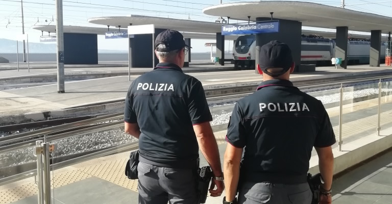 In treno senza biglietto, aggredisce e ferisce due agenti della Polfer: arrestato