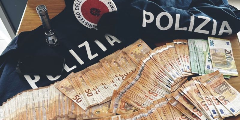Denunciato per riciclaggio : Fermato con 17.000€ in contanti