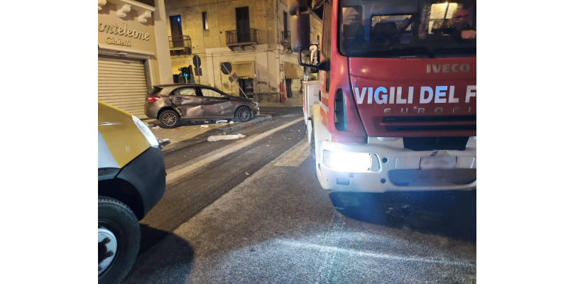 https://www.radiovenere.net:443/UserFiles/Articoli/incendi/incidentelocri.png