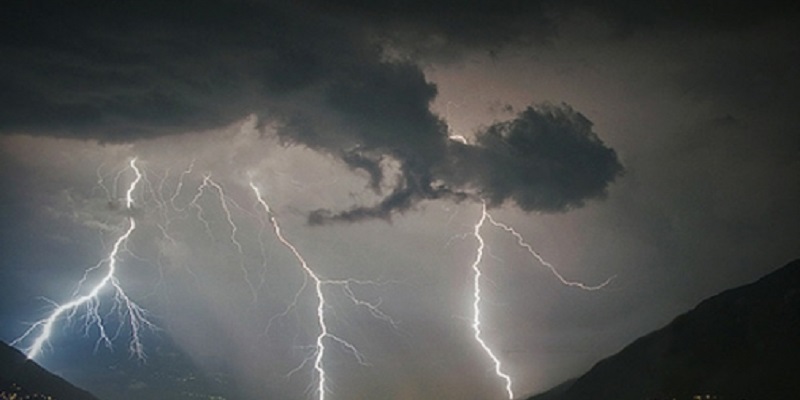 Meteo, allerta arancione per Martedi in Calabria e Puglia