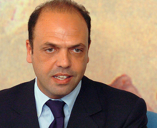 Prima grana per Angelino Alfano.L'indagine sulla sanità calabrese e il dossier archiviato dal Viminale