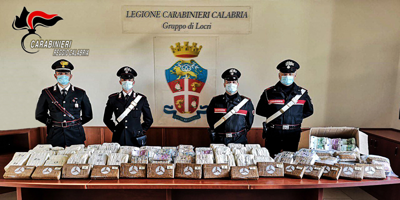 Locri, arrestati con 17 kg di cocaina e oltre 5 milioni di euro in contanti