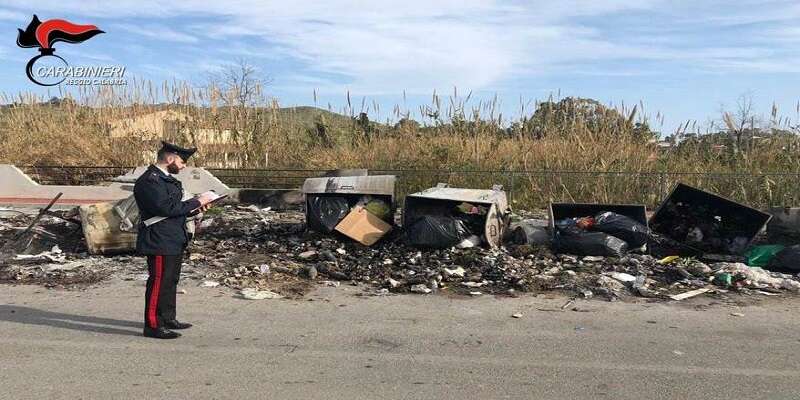Brancaleone (Rc). sorpreso dai Carabinieri a bruciare rifiuti. denunciato piromane 