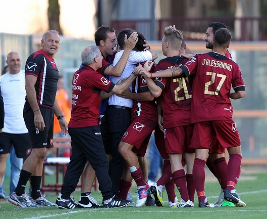 Reggina all'ultimo respiro e all'ultimo acquisto,finisce 1-1