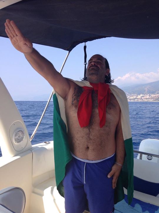 Il Web italiano impazza per l' Ice Bucket Challenge. Ma ci mancava solo la doccia gelata fascista