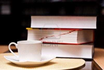 https://www.radiovenere.net:443/UserFiles/Articoli/varie/6139010-tazza-di-caffe-e-aperti-di-libri