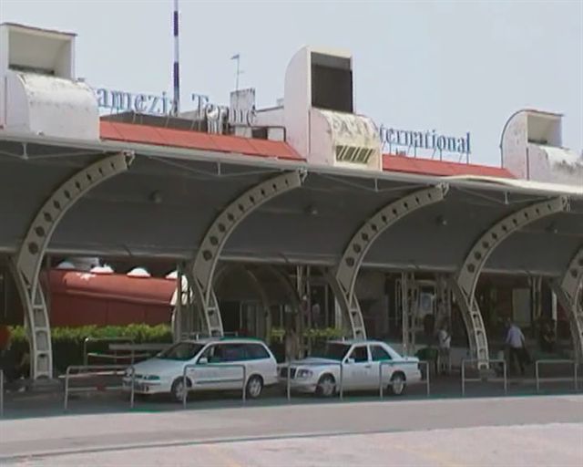 Aeroporto di Lamezia,in sciopero i lavoratori del terminal.